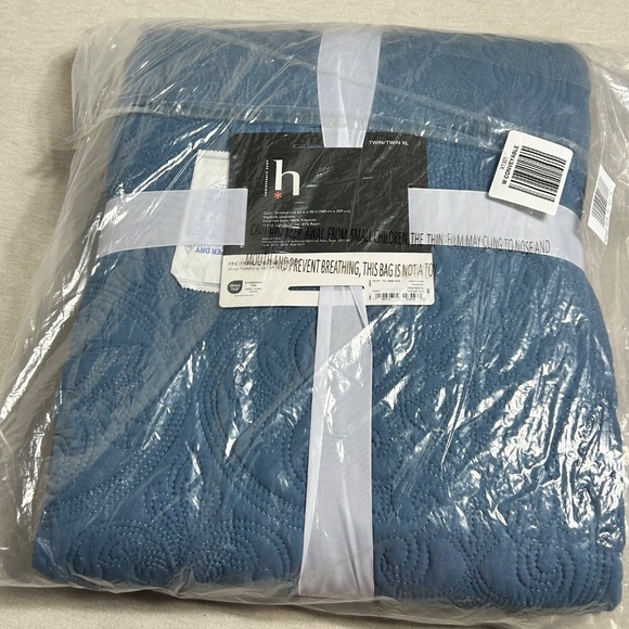BRAND NEW Harper Quilt Coronet Blue - Twin/Twin XL - Picture 3 of 5